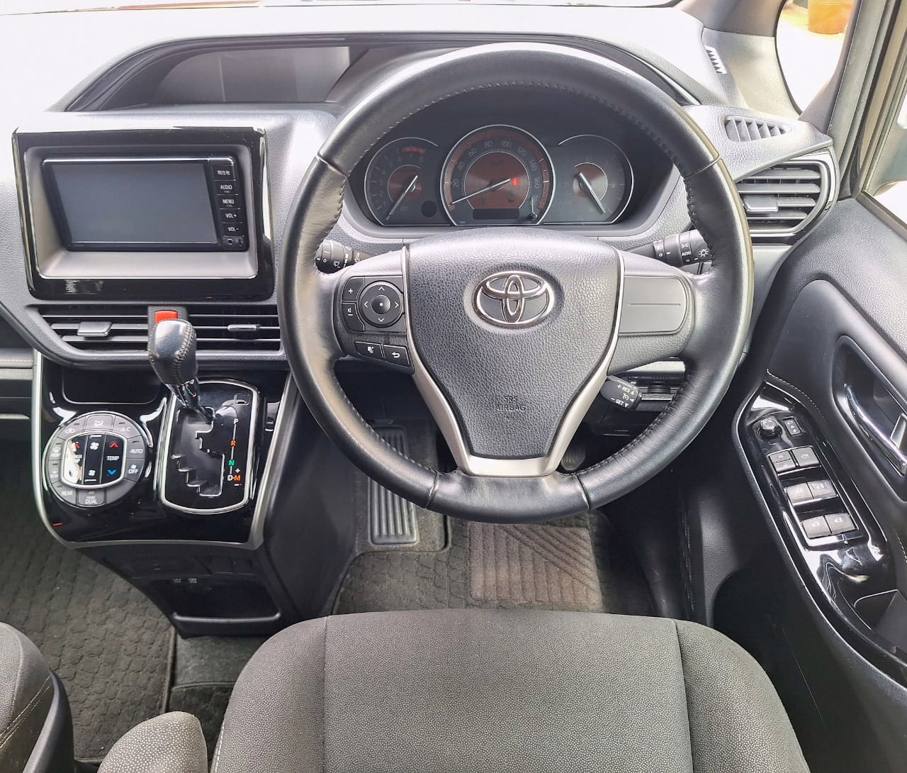 2018 Toyota Esquire ZRR80