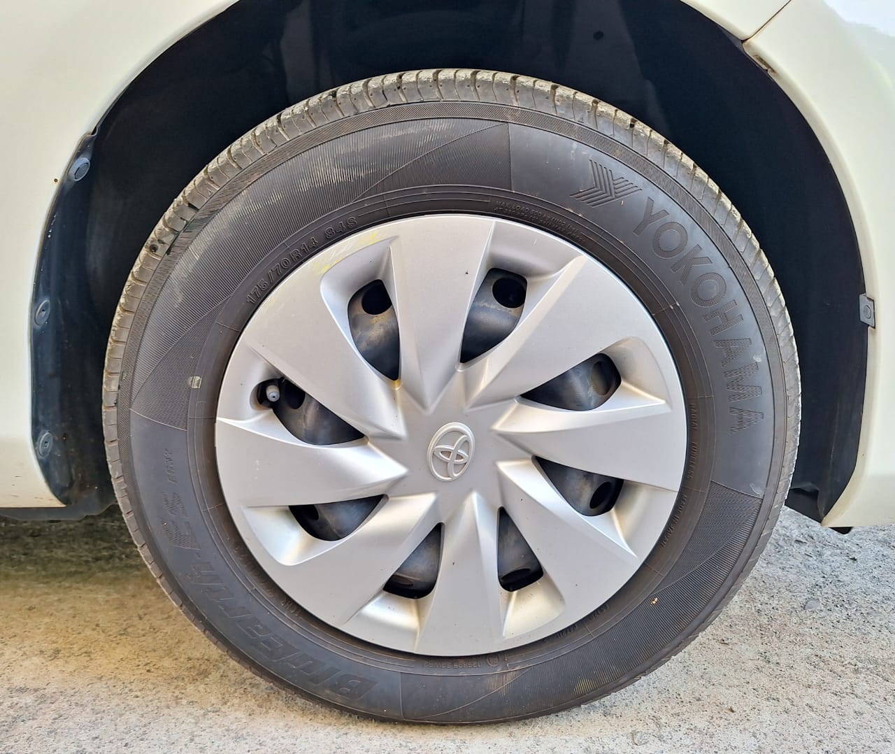 2017 Toyota Vitz Hybrid