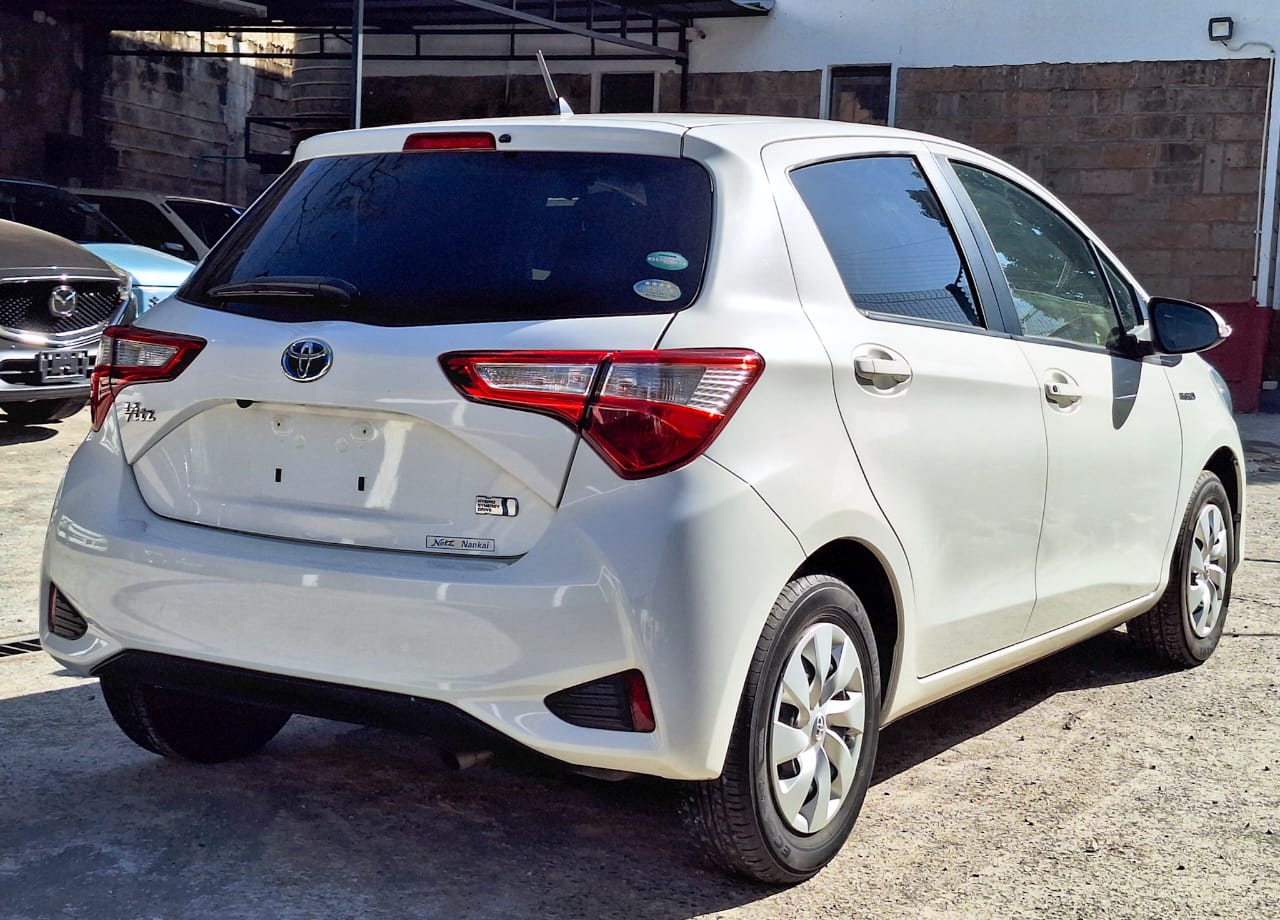2017 Toyota Vitz Hybrid