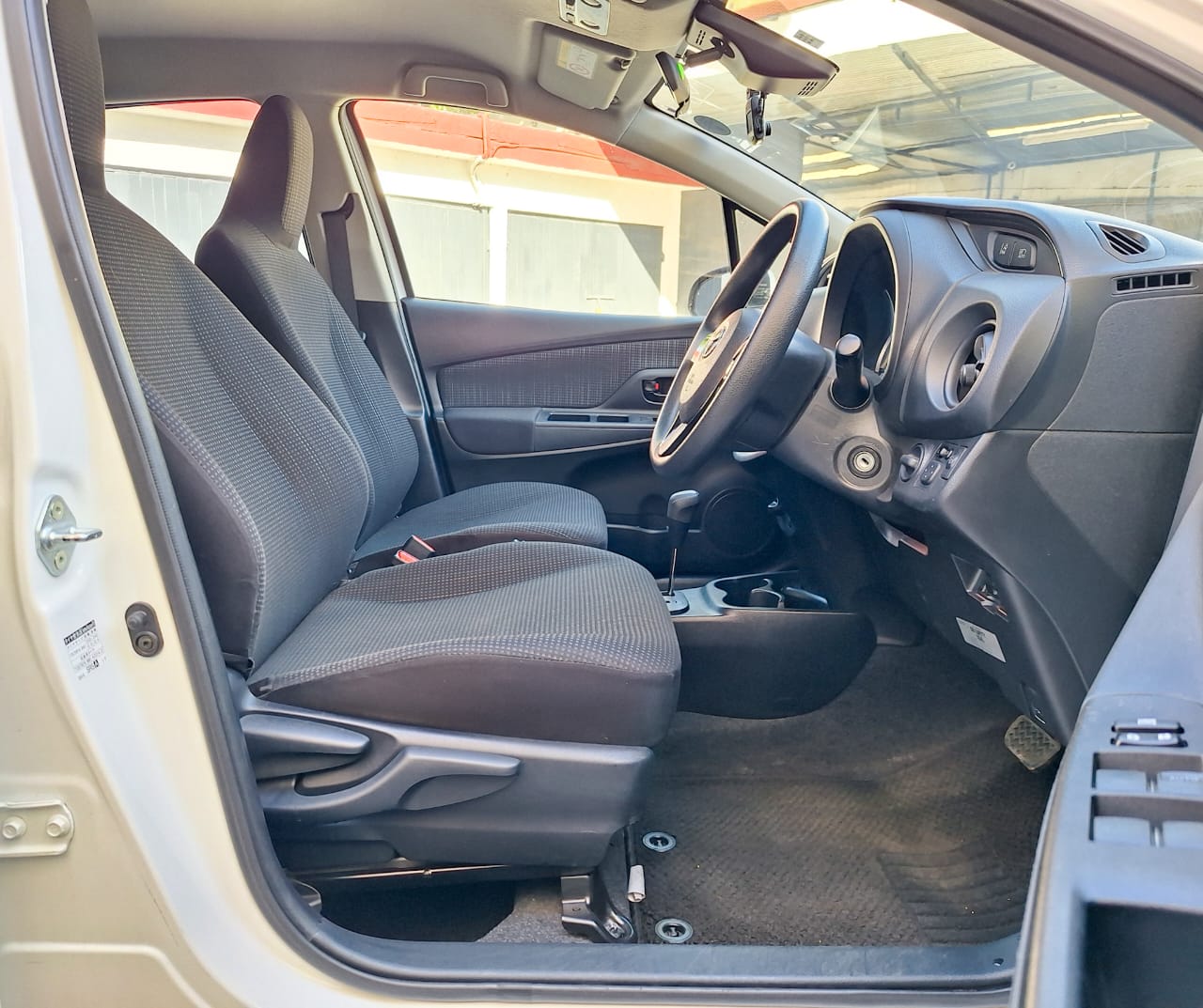 2017 Toyota Vitz Hybrid