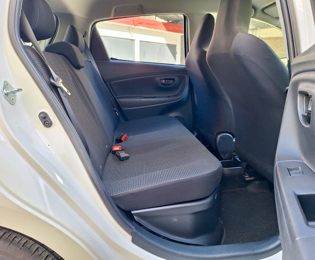2017 Toyota Vitz Hybrid