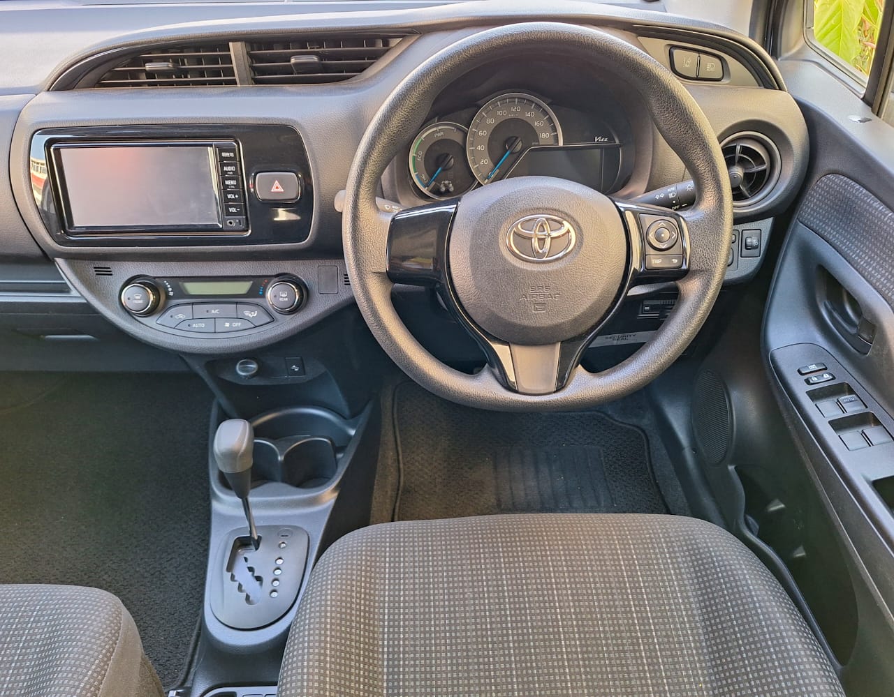 2017 Toyota Vitz Hybrid