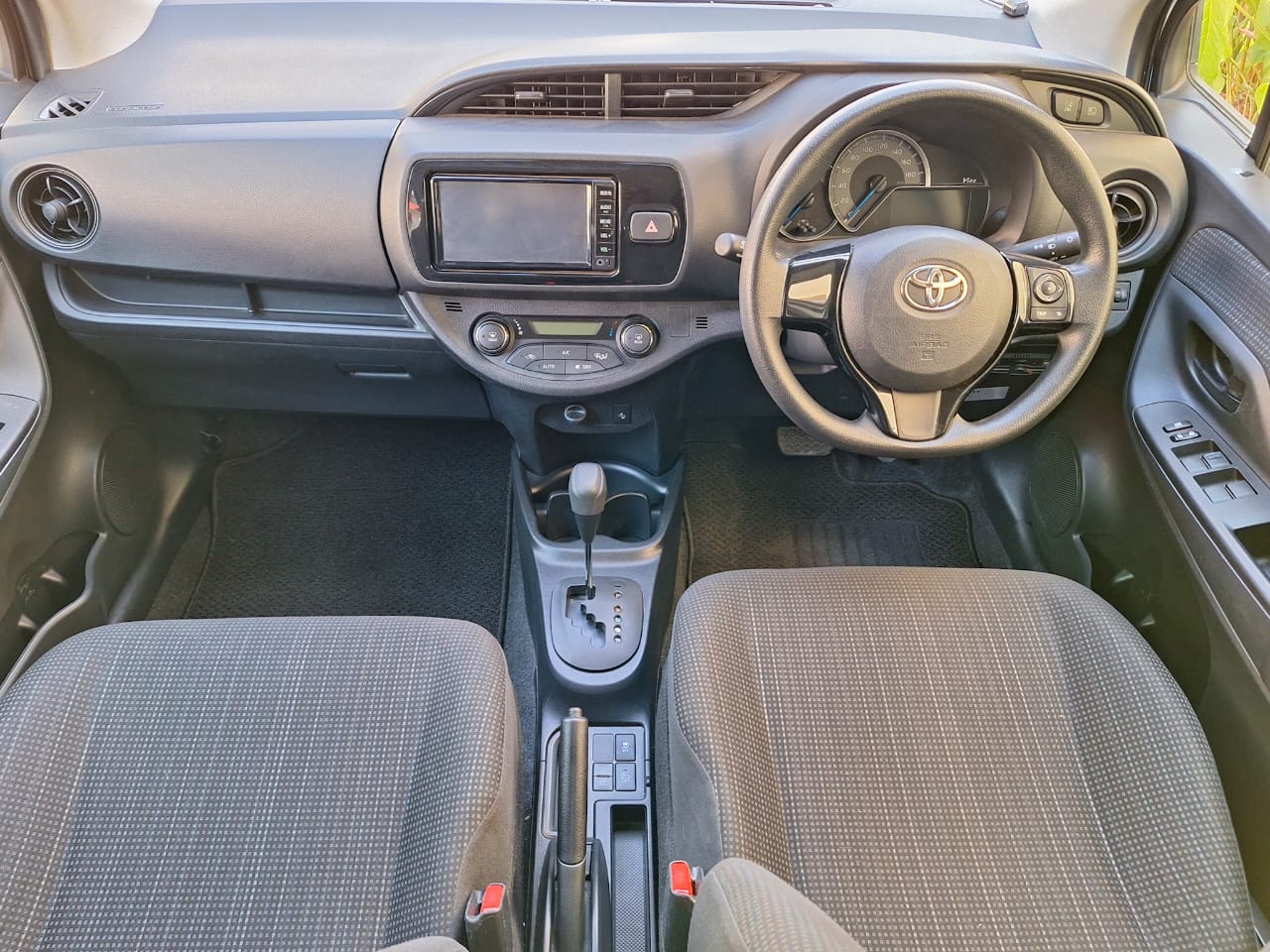 2017 Toyota Vitz Hybrid