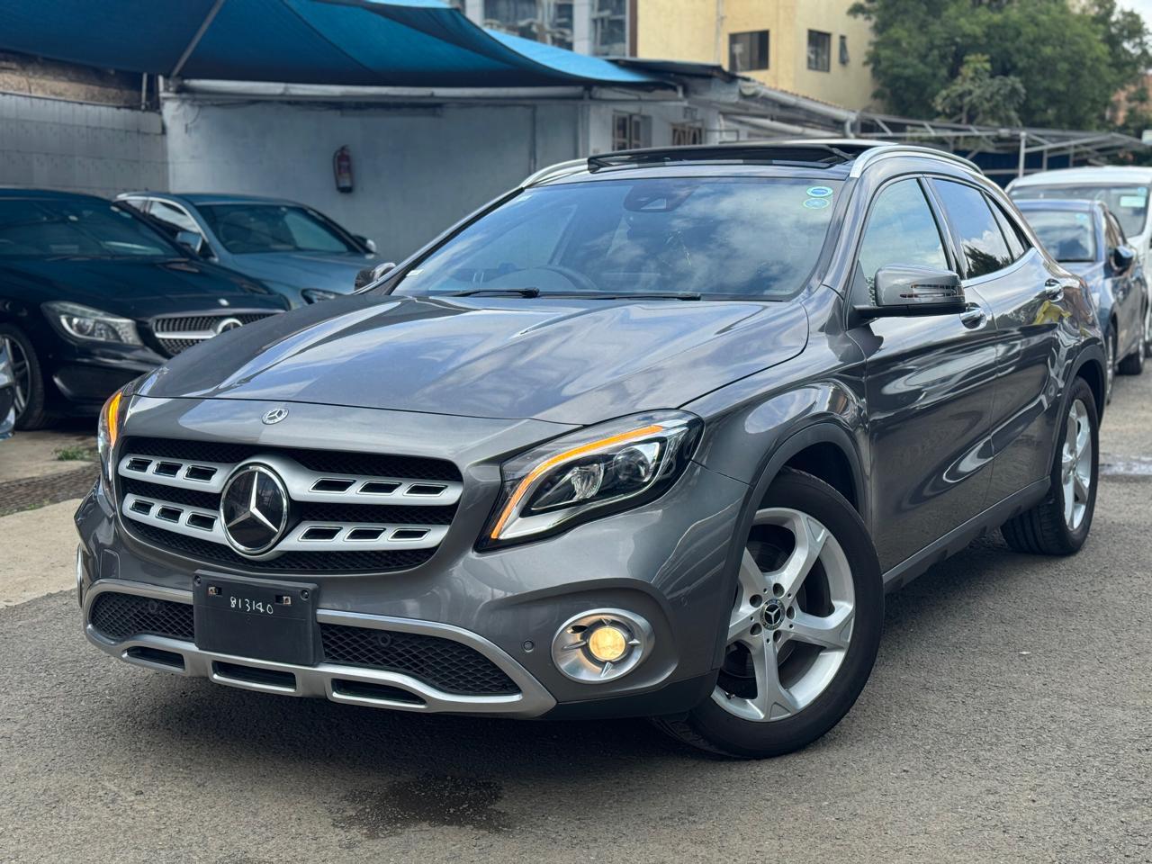 Mercedes Benz GLA220 4MATIC
