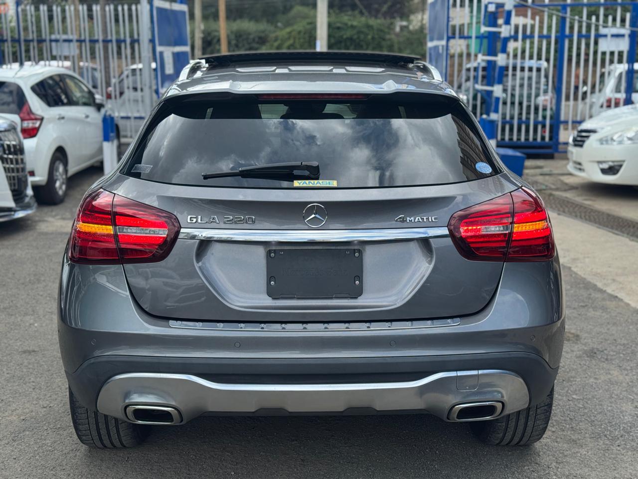 Mercedes Benz GLA220 4MATIC