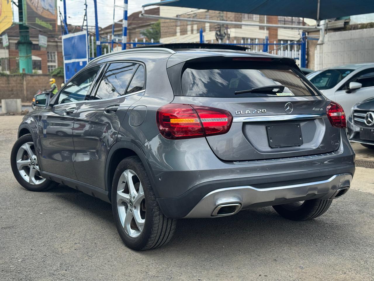 Mercedes Benz GLA220 4MATIC
