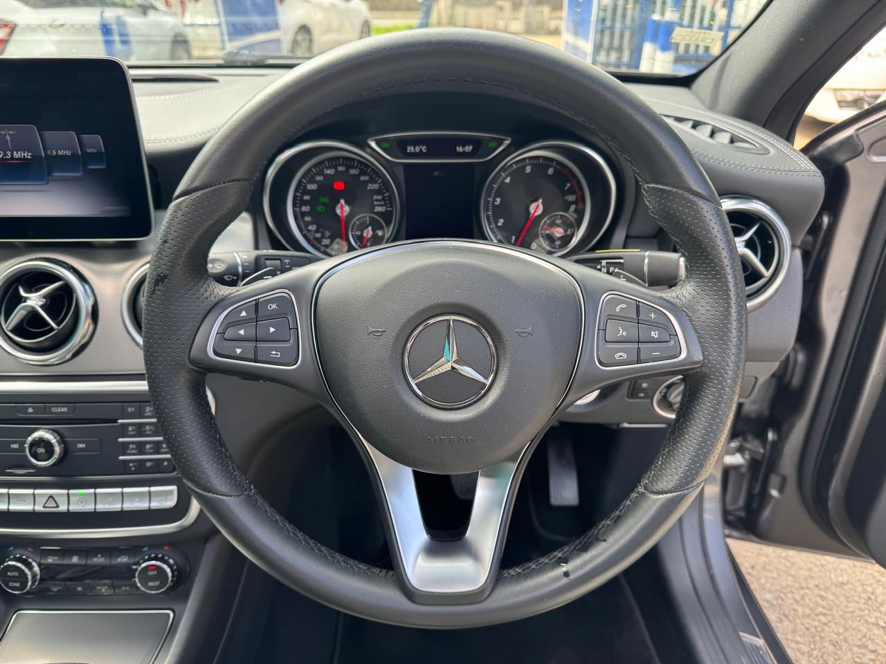 Mercedes Benz GLA220 4MATIC