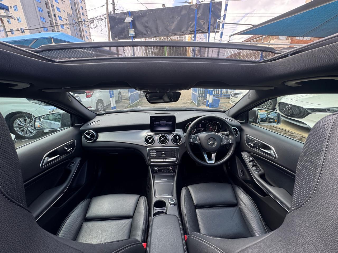 Mercedes Benz GLA220 4MATIC