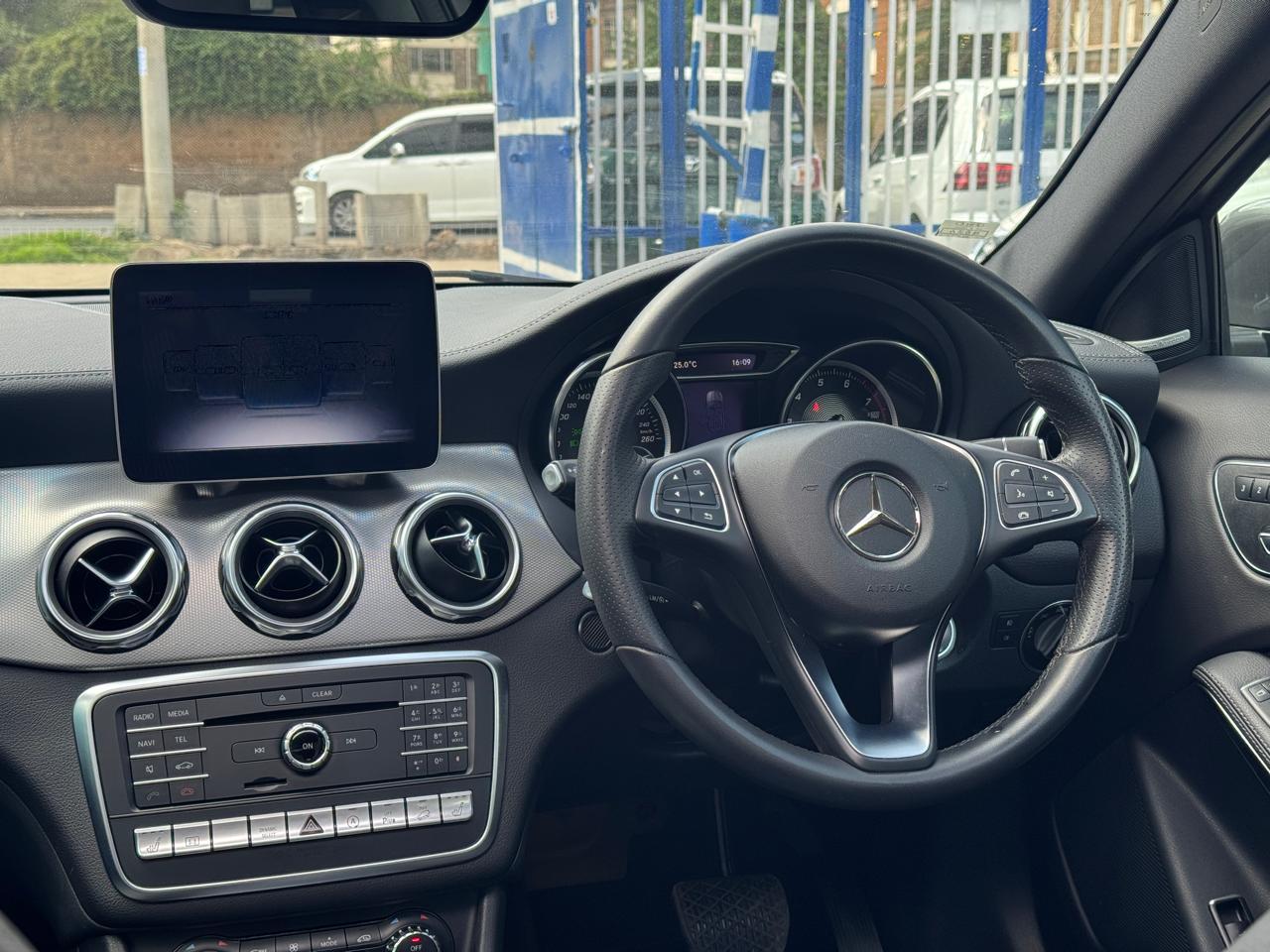 Mercedes Benz GLA220 4MATIC